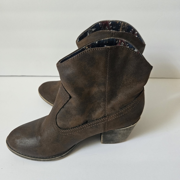 Brown Rocket Dog Ankle Booties - Picture 2 of 11